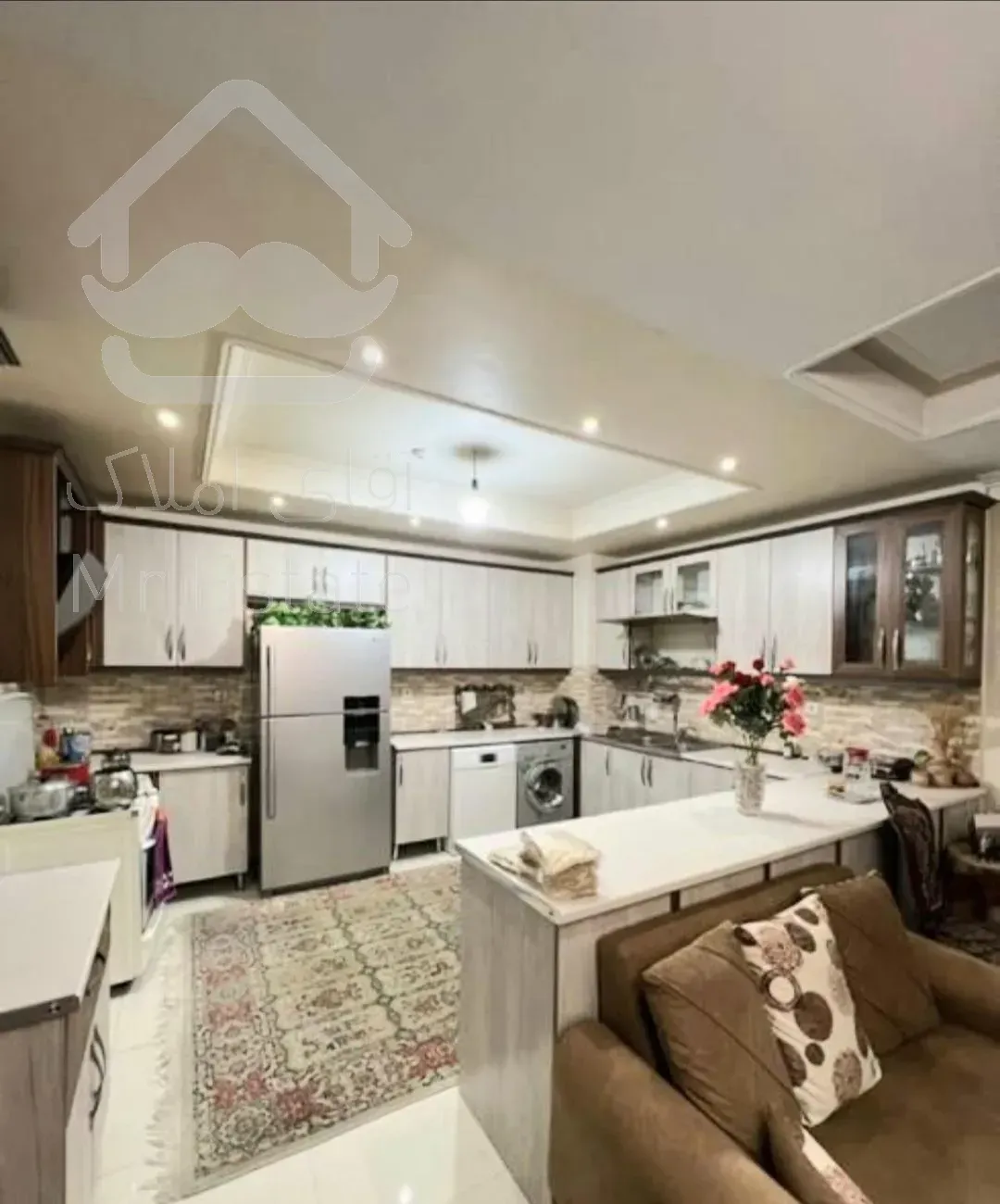 ۱۱۳ متر / تک واحدی /ساختمان دو نبش غرق نور