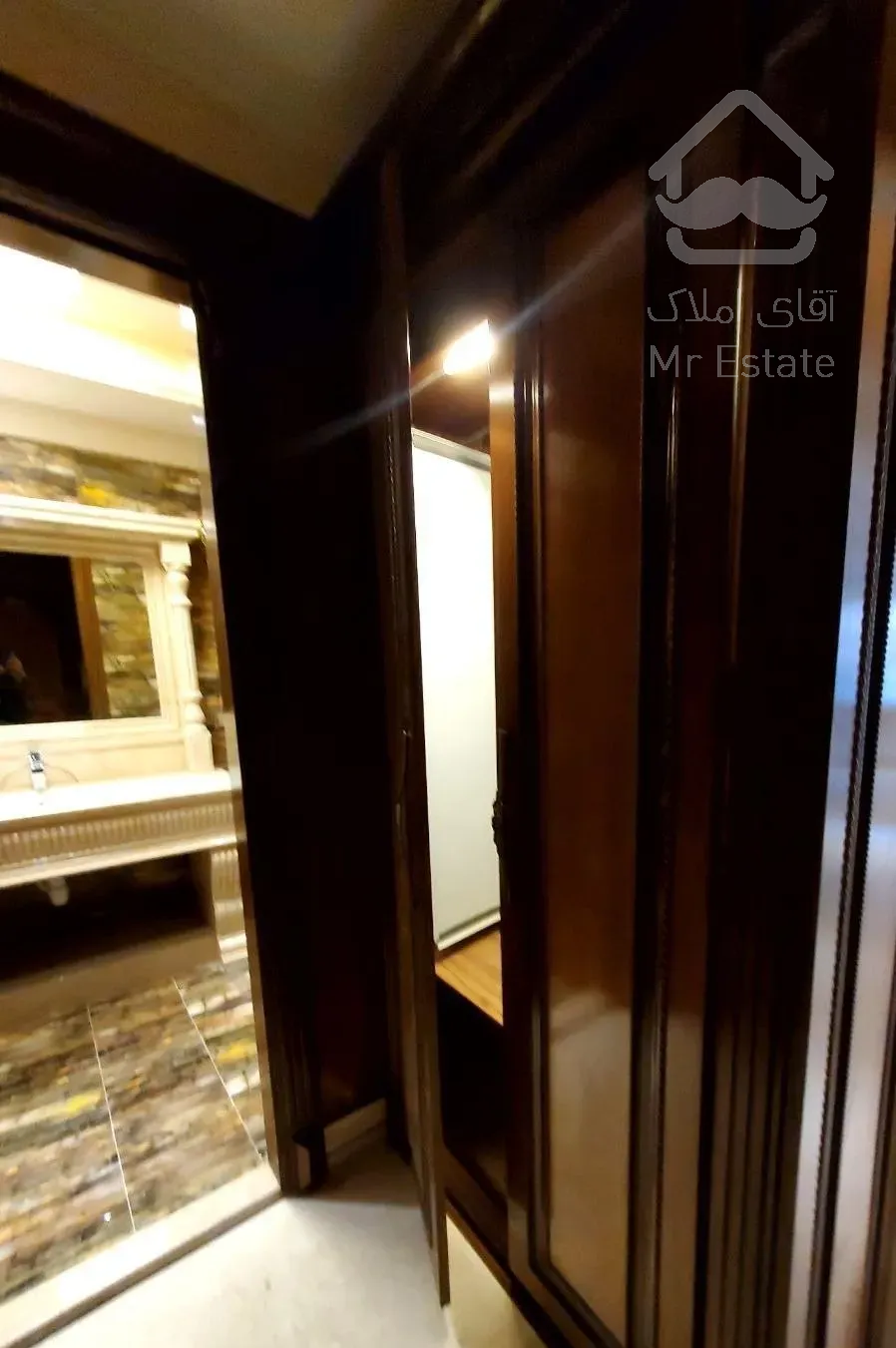 ساختمان مستغلات ۴طبقه تک واحدی ۹۰۰متر زیر بنا