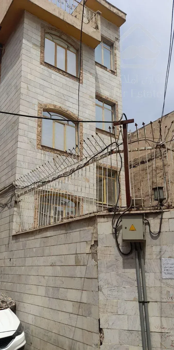 فروش آپارتمان ۴۰ متری ۱ خوابه طبقه ۳ در بازار