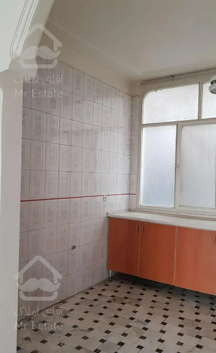 آپارتمان ۱۴۰متری ۳خوابه روبه آفتاب بالکن دار شیک