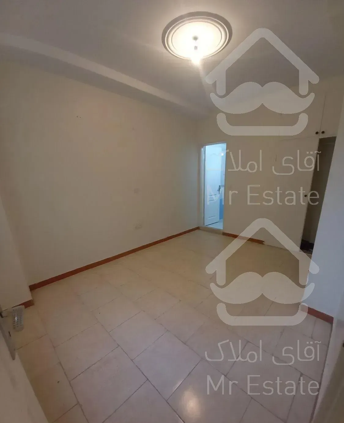 ۵۵متری با انباری و آسانسور تخلیه شرق بلوار پروین