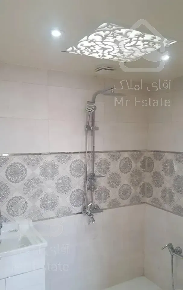 ۱۳۸ متر ۳ خوابه غرق در نور فول