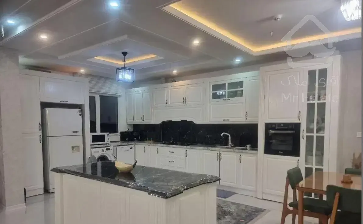 ۱۲۰ متری صفر/ غرق نور/ سازه بی نظیر/ لادن