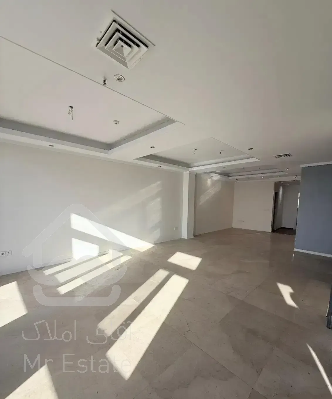 142 متر/سه خواب/2پارکینگ/غرق نور/ویو ابدی