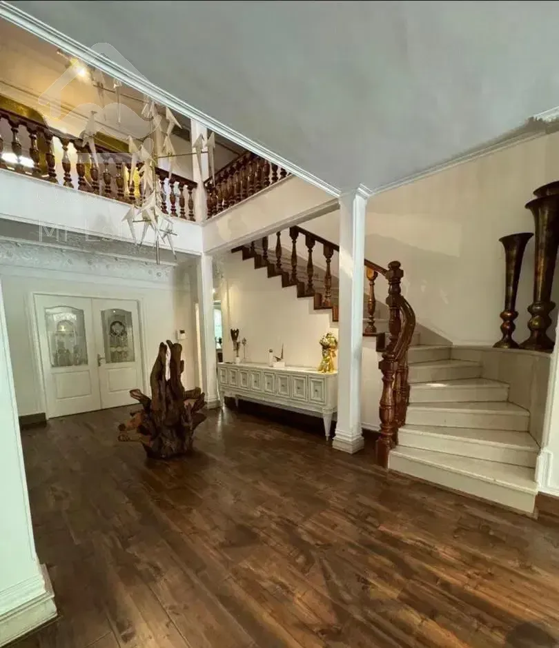 ۲۵۰ متر / ملک جنوبی با ۱۱۵۰ متر حیاط مشجر