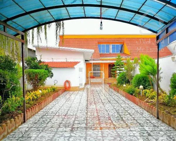 ویلا استخردار با حیاط دلباز