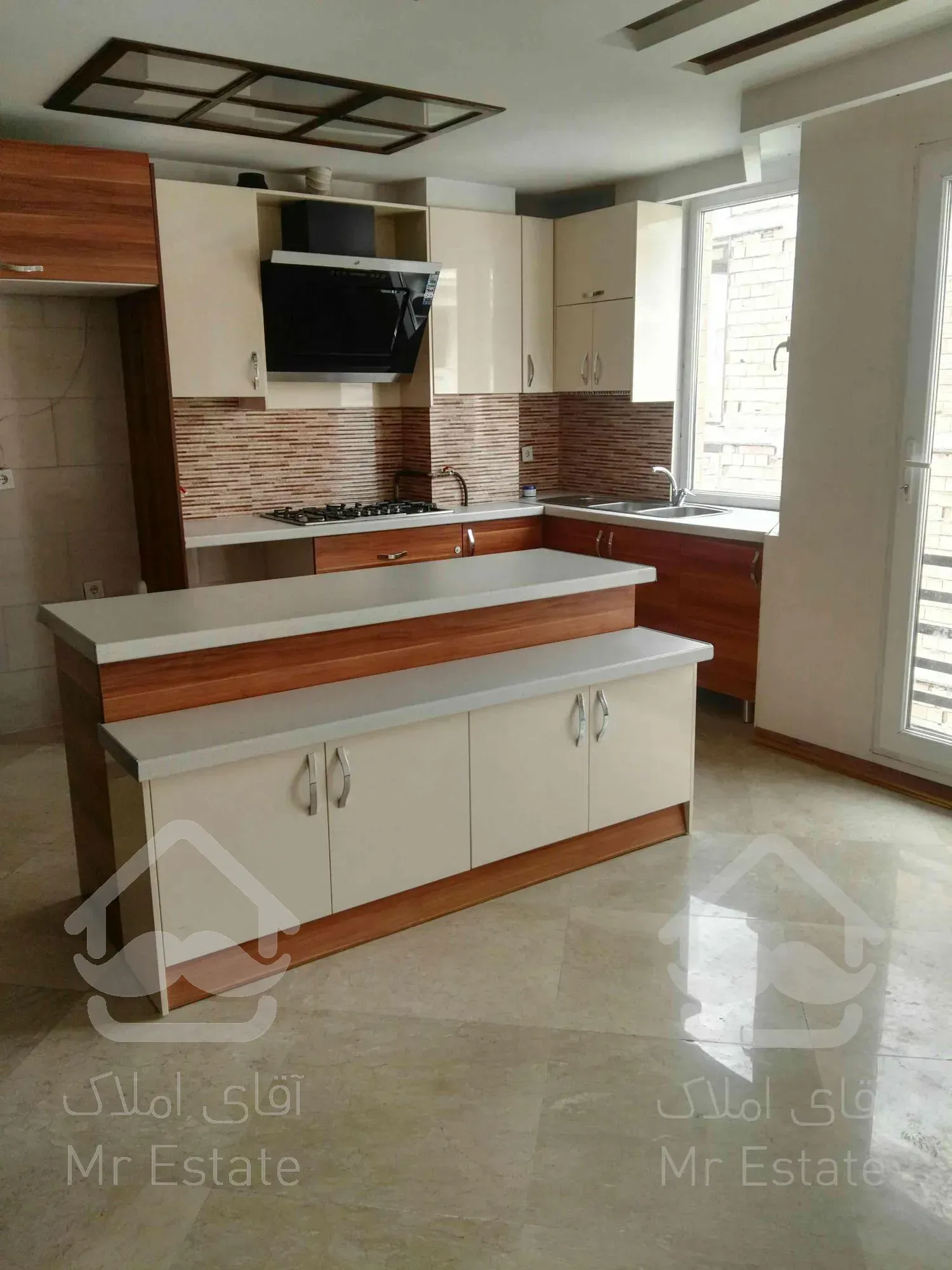 ۹۵ متر فول امکانات شیک کاشانی گلها