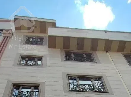 ۶۱ متری ۲ خوابه تک واحد طبقه 1 پارکینگ و انباری