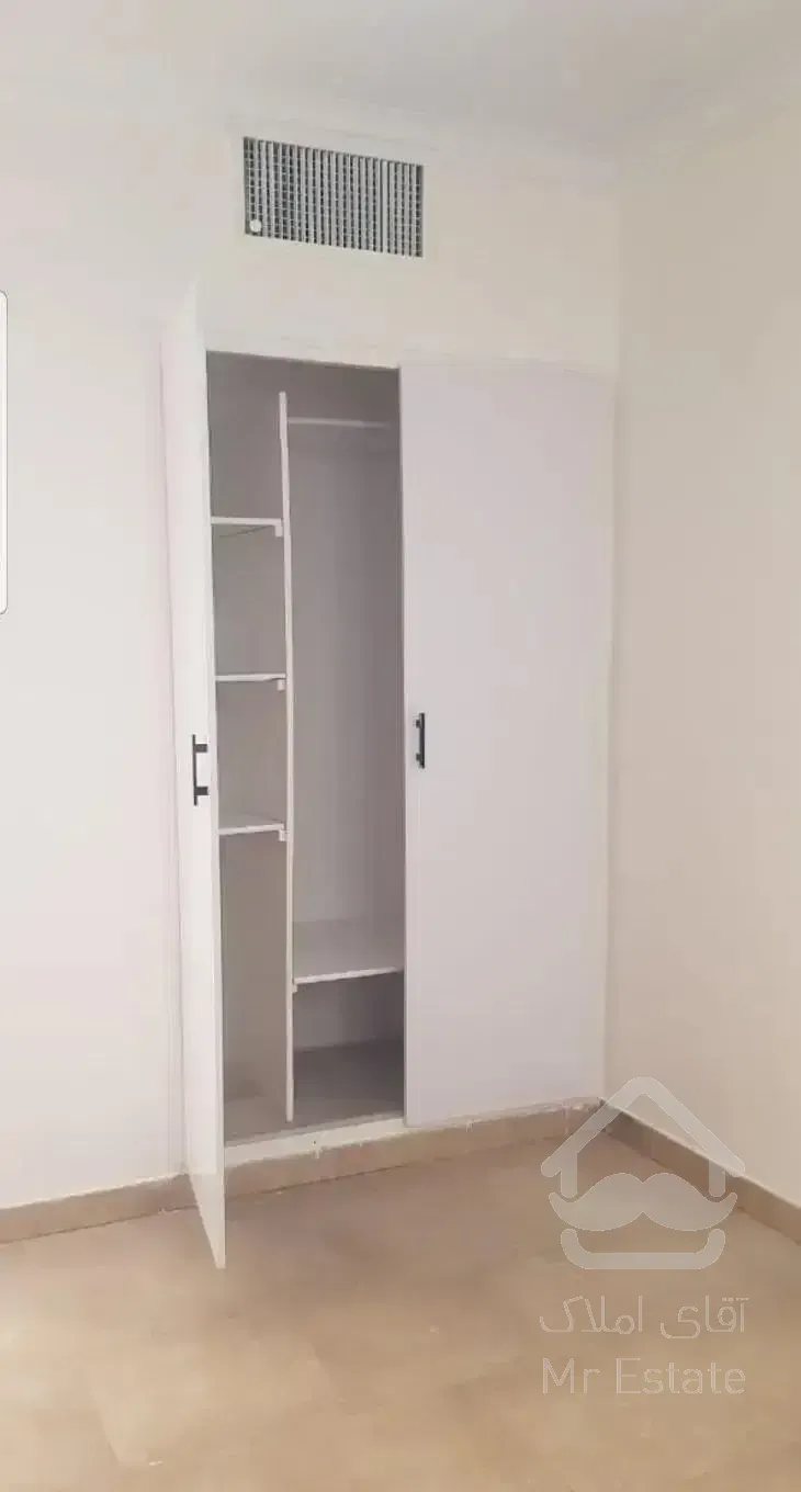 آپارتمان ۹۰ متری ۲ خ دیباجی ، منظریه درحال پارکت