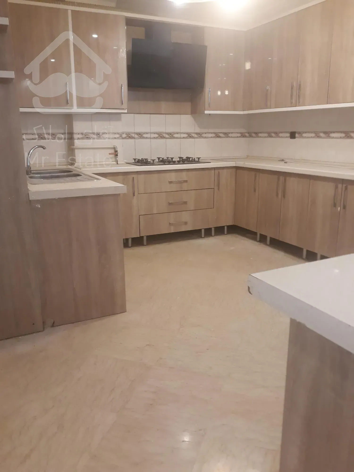 ۱۵۰ متر / ۳ خواب / علامه شمالی / فرعی دنج / آکواریوم نور