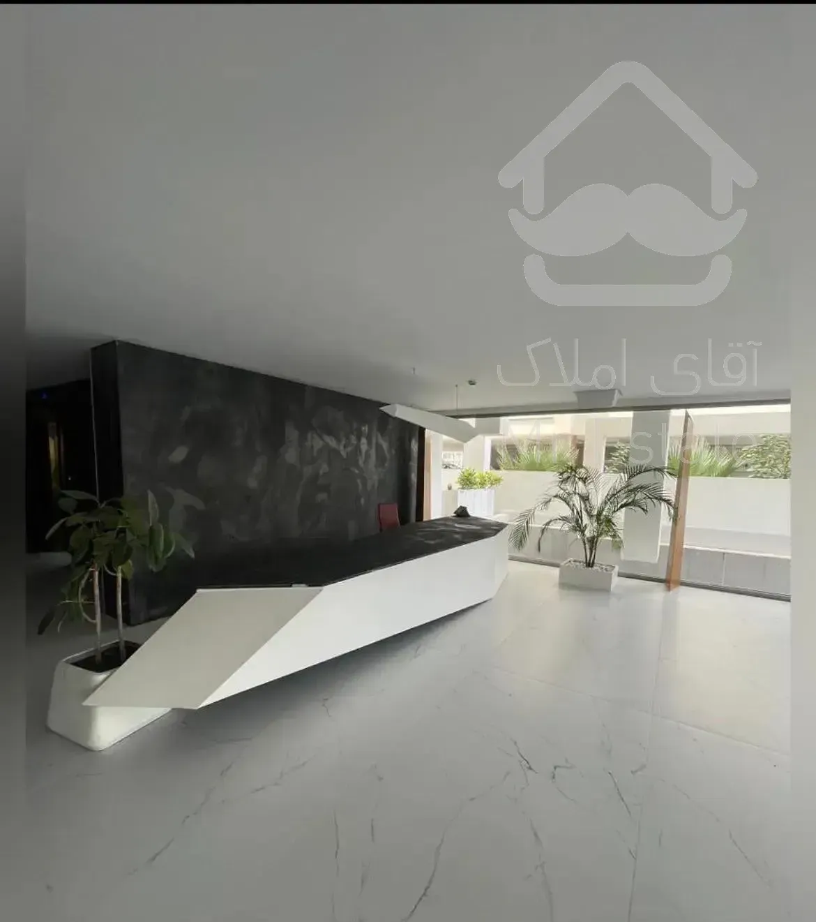 دیباجی جنوبی ۱۳۵ متر لابی من روف گاردن سه خواب