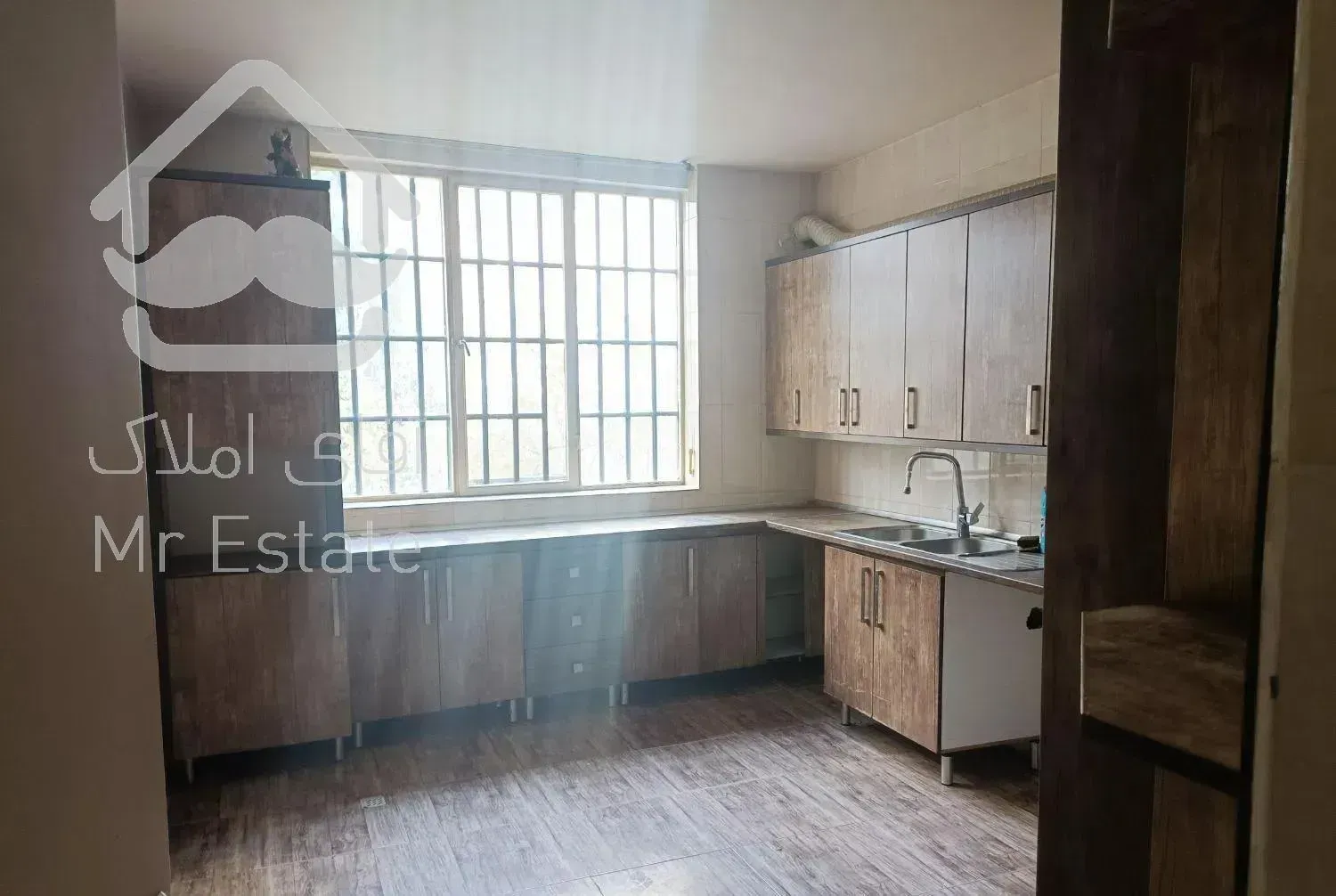 ۲۰۰متر.چهار خواب.خ سربداران