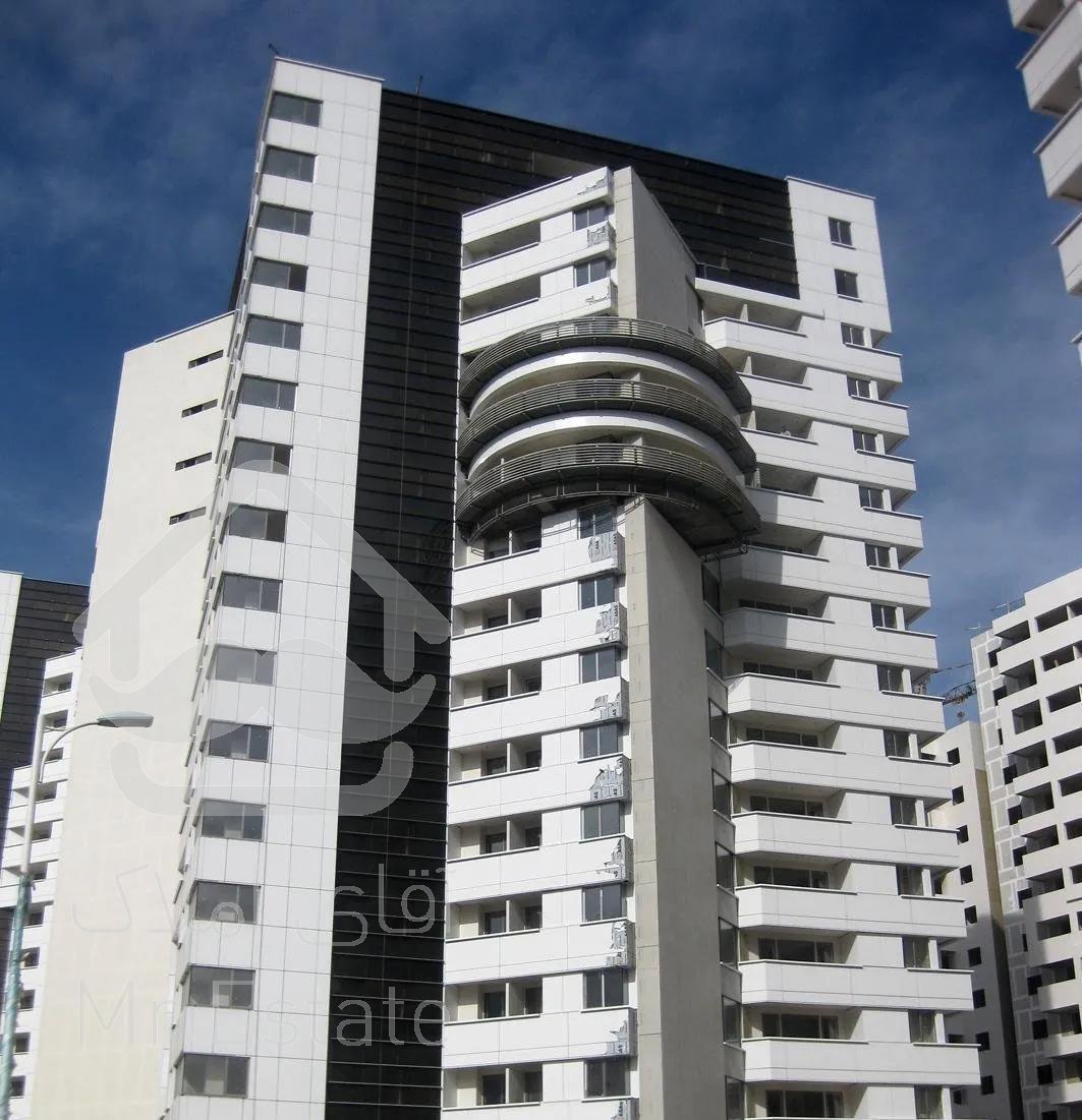 100متری فول امکانات 2خوابه منطقه 22