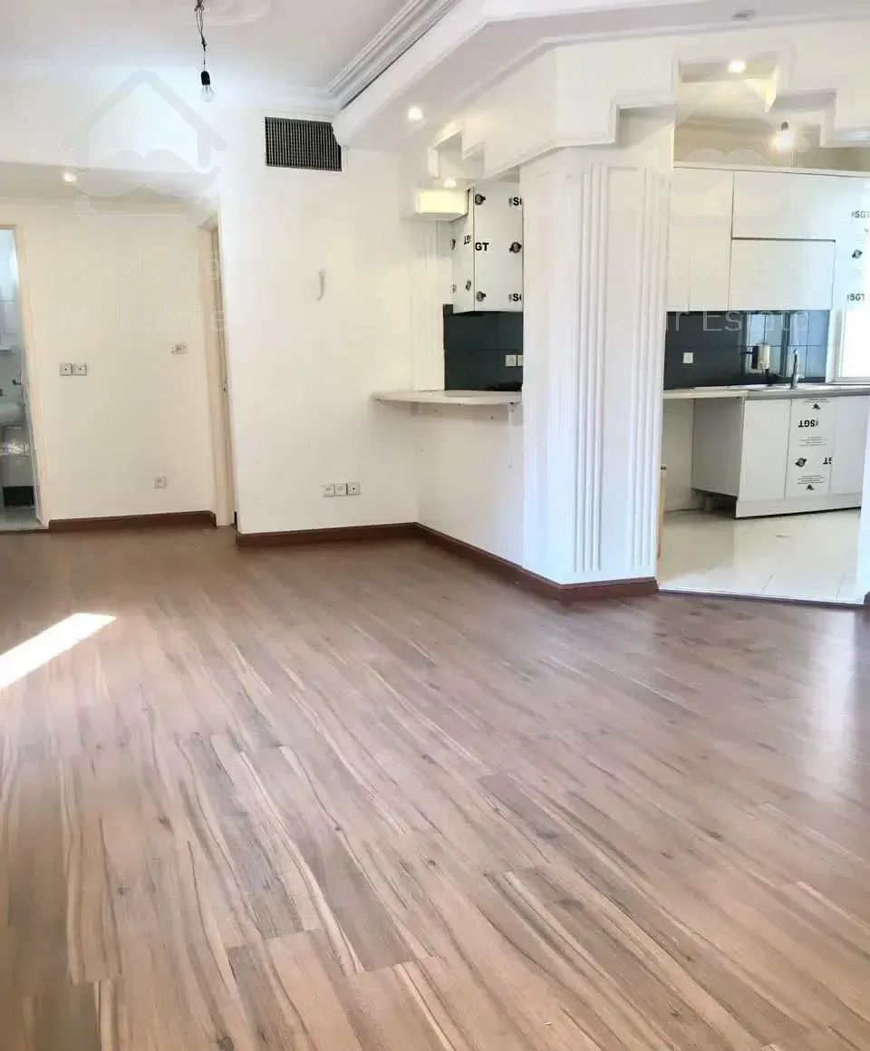 65 متر 2 خواب / رو به آفتاب / کوی بیمه