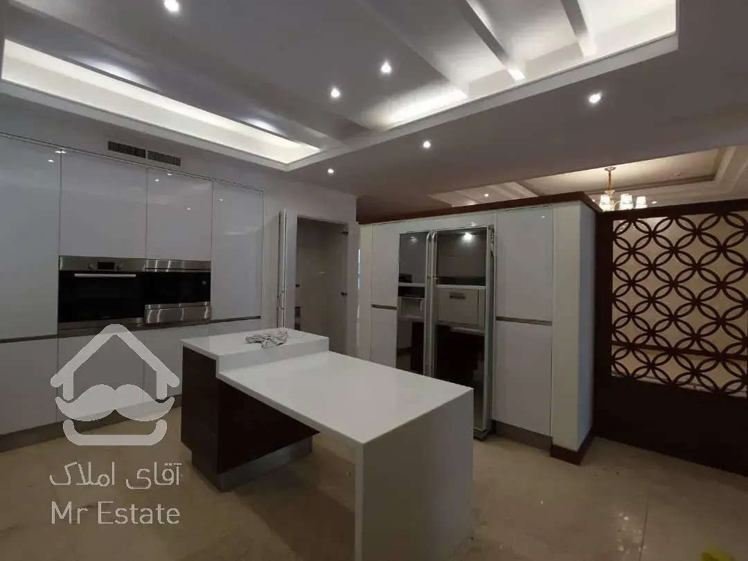 ۲۳۰ متر / ۳ خواب / ۲۴ متری / مارکدار / فول مشاعات / ۲ پارکینگ