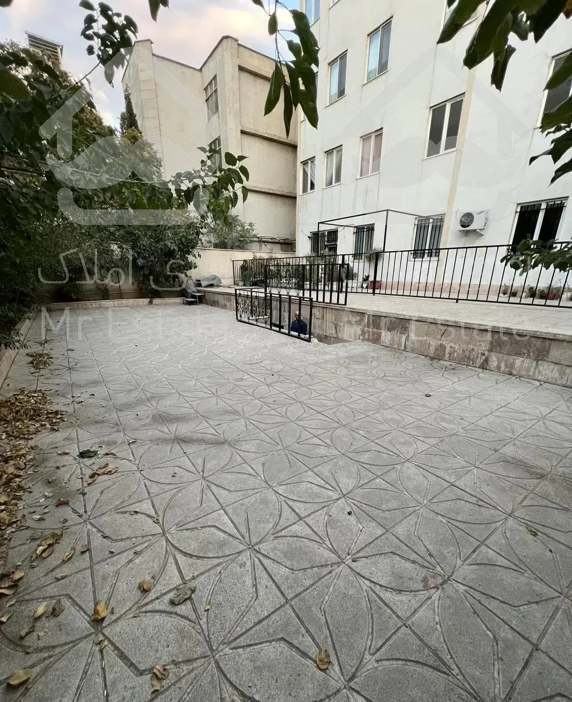 115مترفول/150مترحیاط/2پارکینگ/فرصت خرید