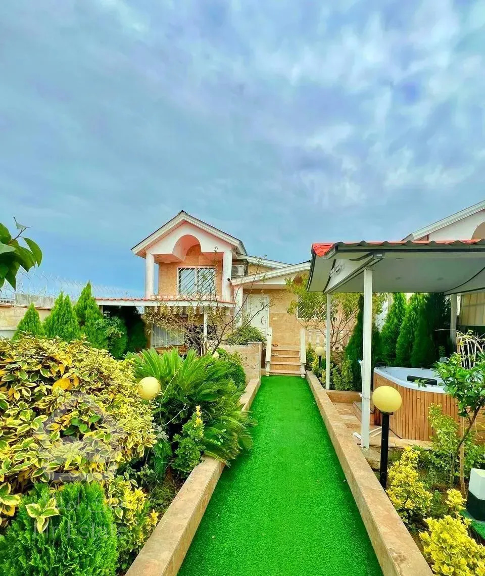 ویلا باغ ۳۰۰ متری دنج و شیک( سند تک برگ )