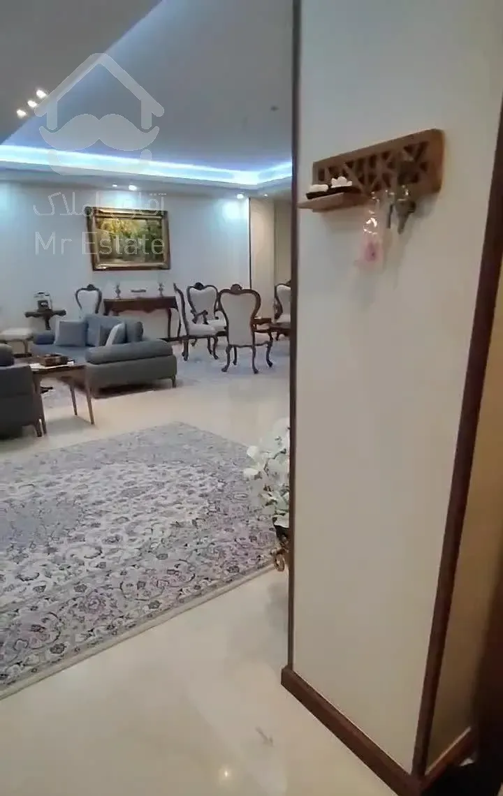 180متر/3خواب/فول امکانات/سرایداری/روف گاردن