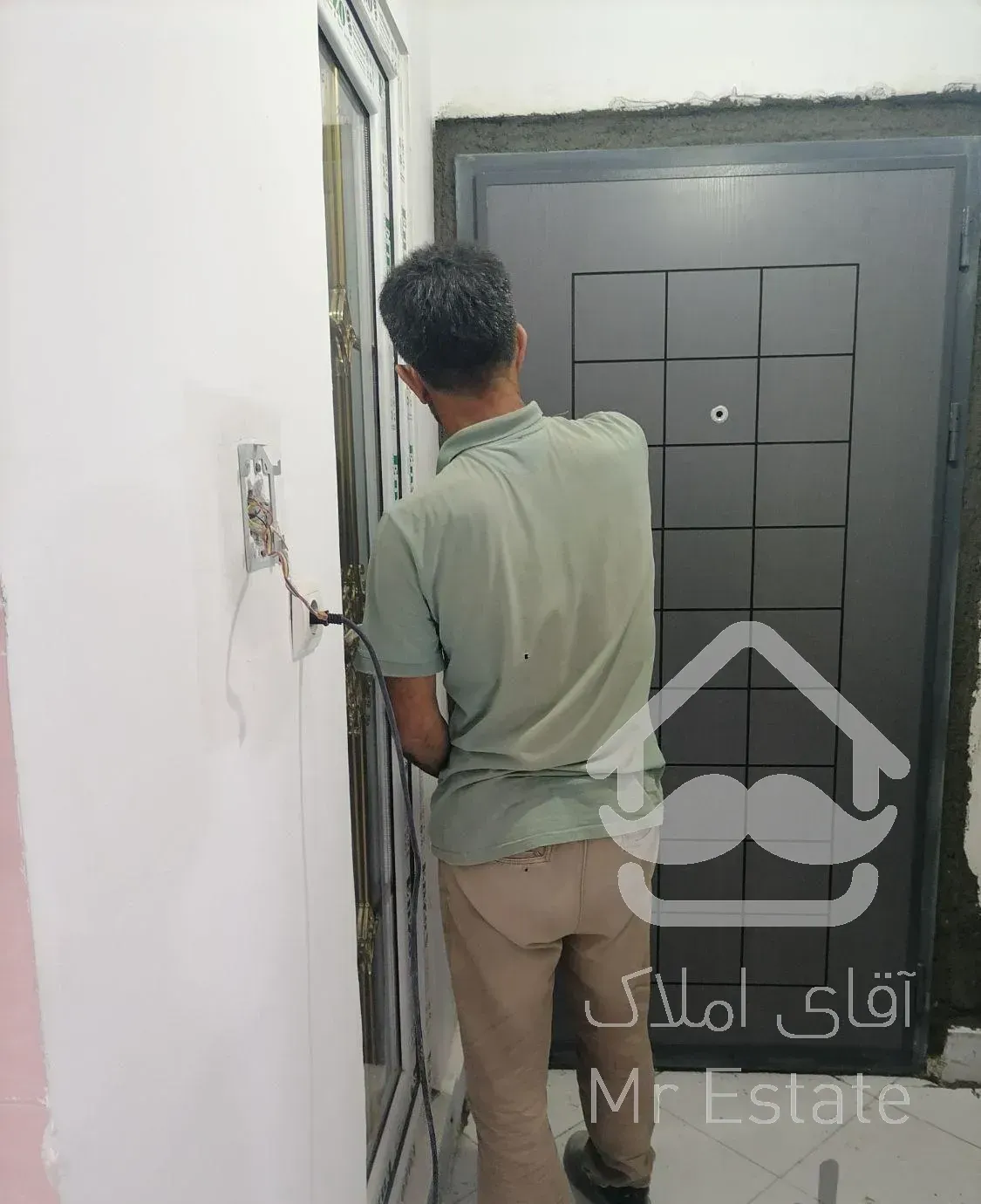 نصاب درب اتاقی و ضد سرقت و حریق