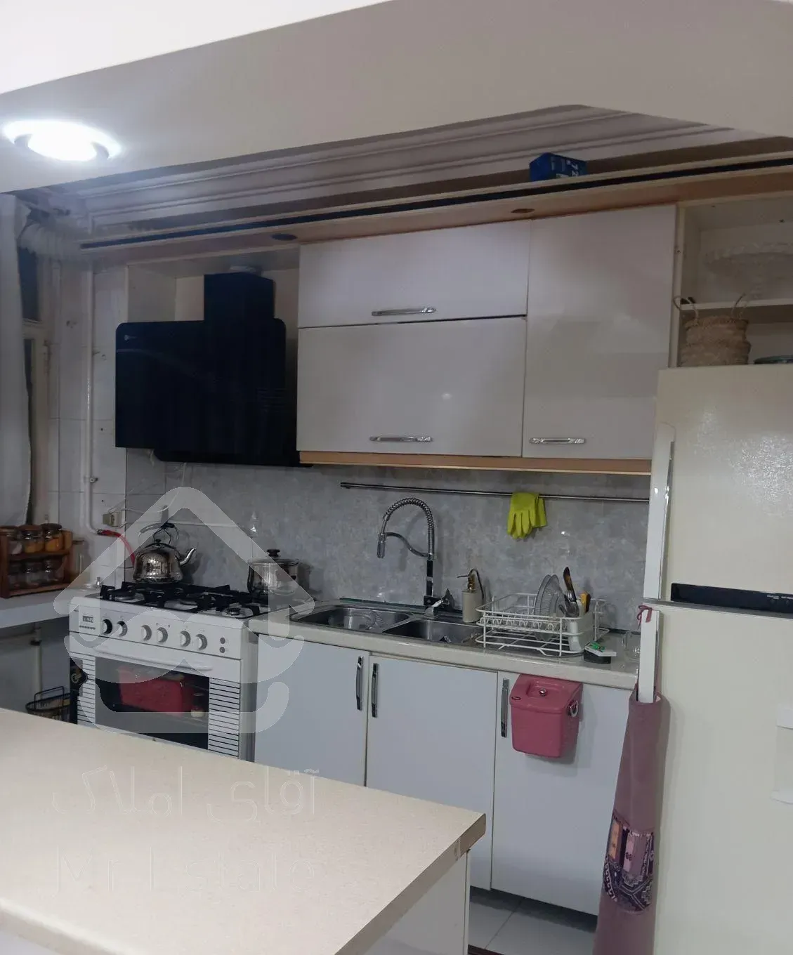 فوری/68متر /دو خواب/خیابان حکمت/آسانسور و پارکینگ