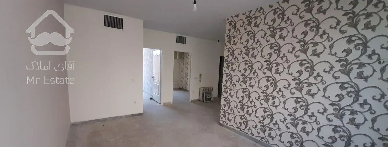 آپارتمان ۲خوابه+۴۰متر انباری سندی جنب میدان قیام