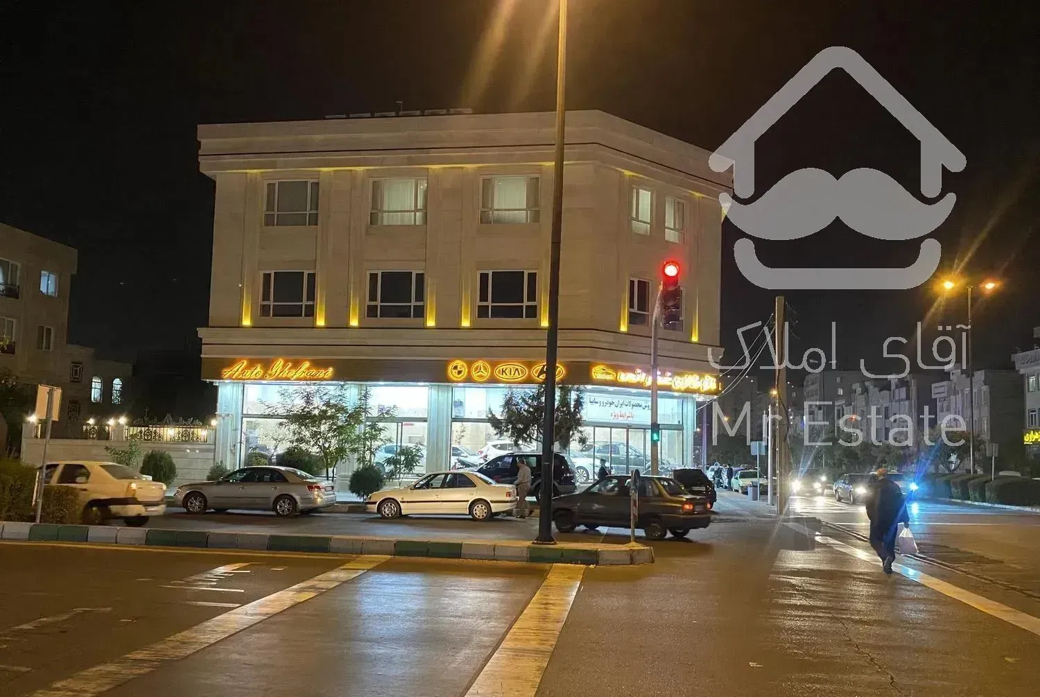 مغازه 120 متری نبش چهار راه