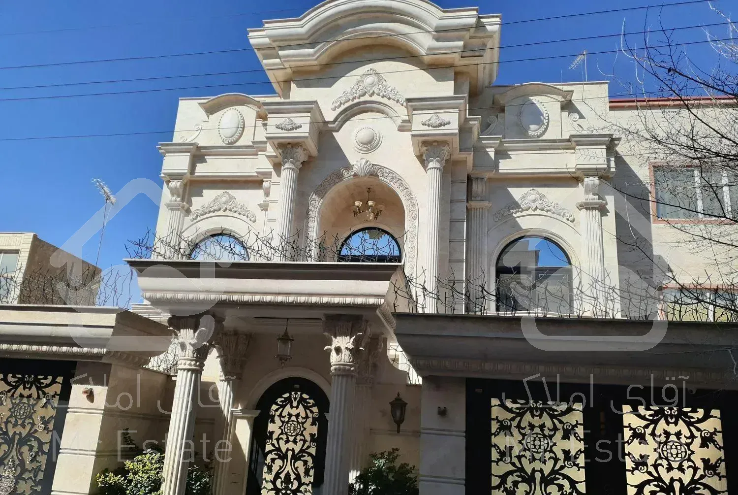 ۱۳۰ متر سه کلید نخورده نما رومی  غرق نور