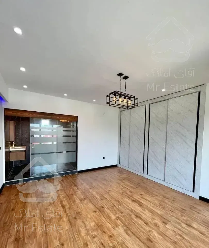 مدرن و  سند تک برگ در چمستان