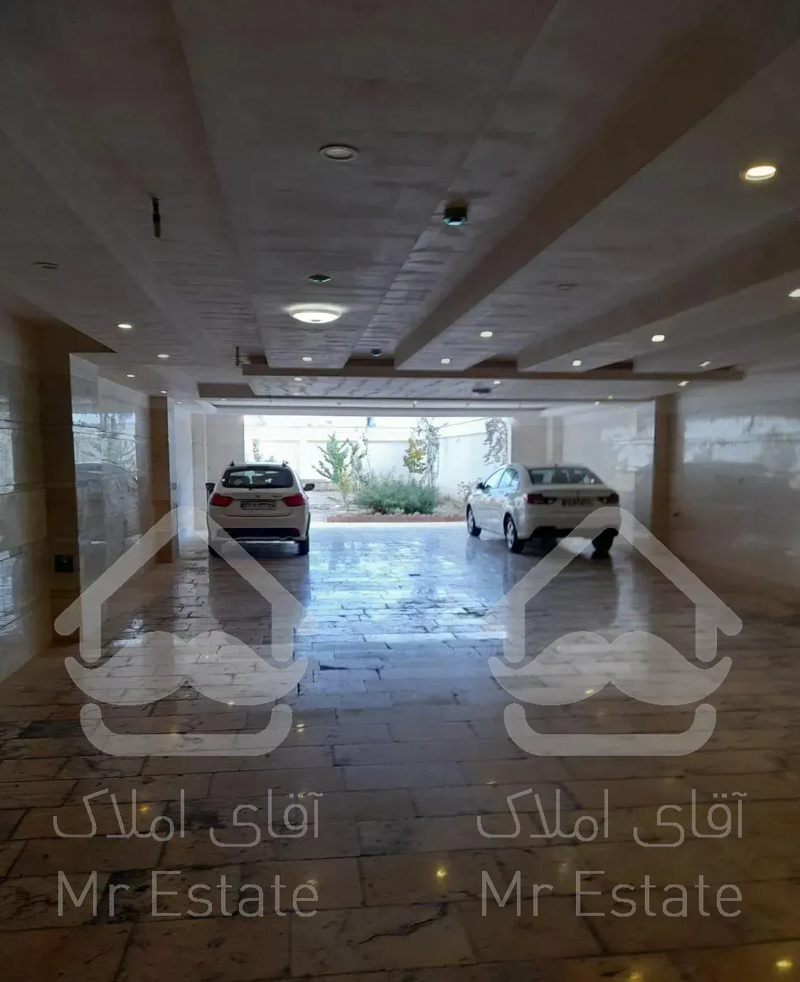 ۱۴۰متر/۳خواب/دارای پاسیو اختصاصی/واحد سازنده