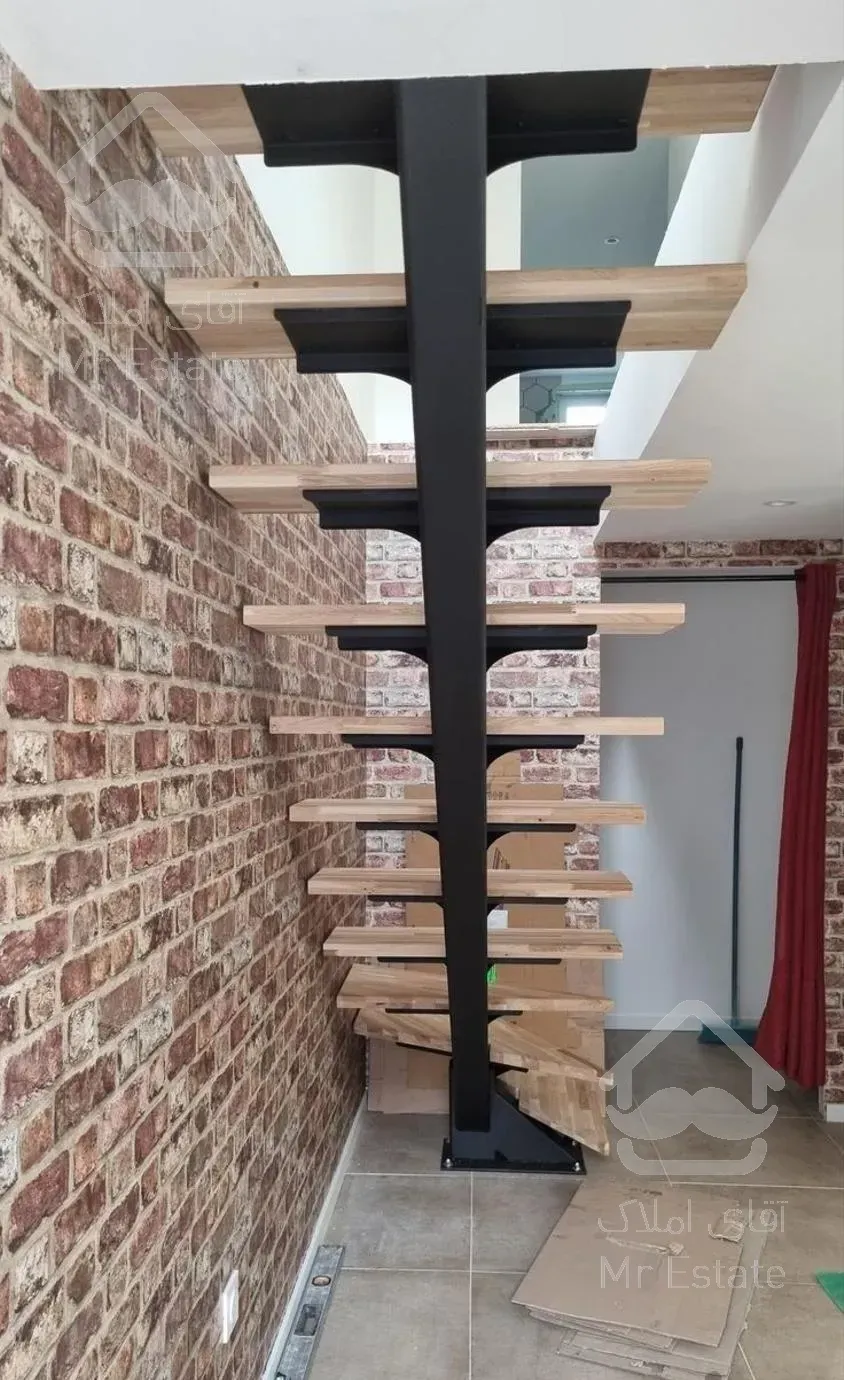 پله چوبی کامل پله صاف معلق تک محور کاور نرده چوبی