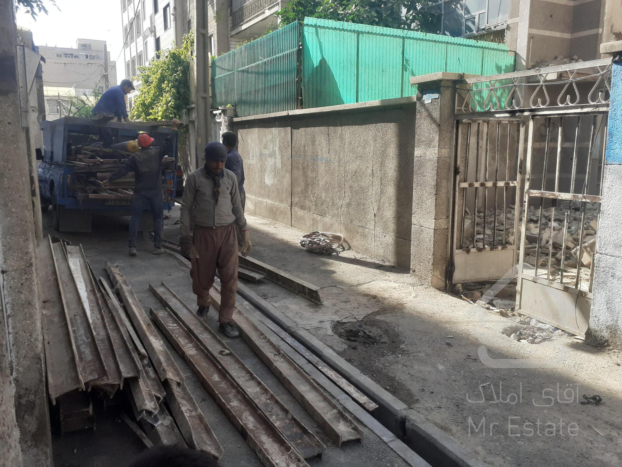 تخریب بنا ، خرید آهن وضایعات ساختمانی ، خاکبرداری و گودبرداری در تمام نقاط تهران