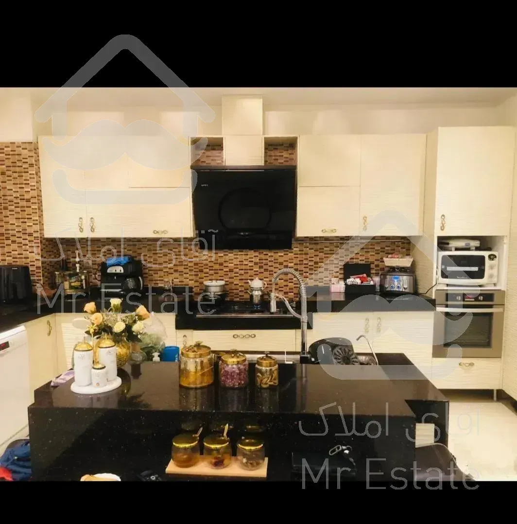 آپارتمان 240 متری/پنج پارکینگ/شمال کاخ