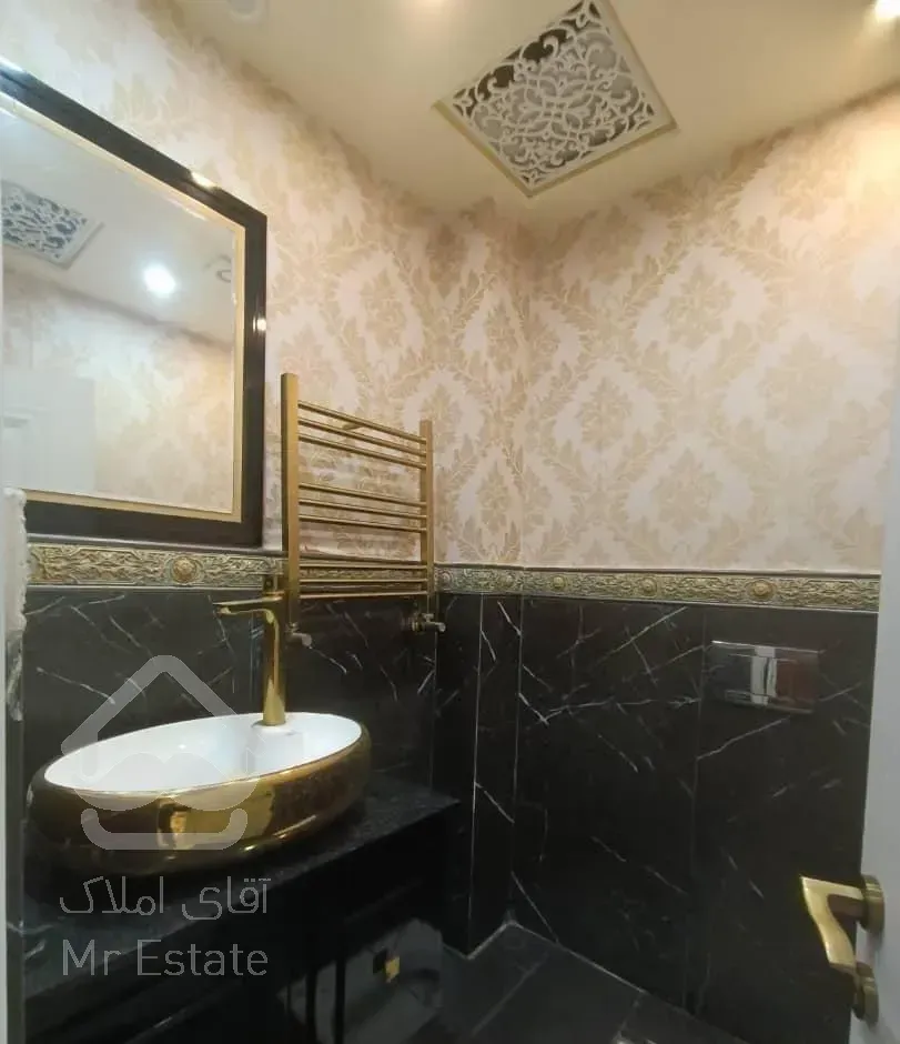 ۶۸ متر/دو خوابه/نورگیر خطی رو به آفتاب/شهران شمالی