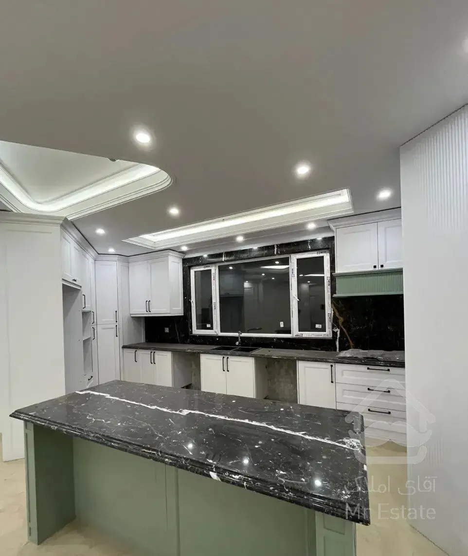 ۱۴۰ متر ۳ خواب / ۳ نبش قاب میدان/ تکواحدی نوساز