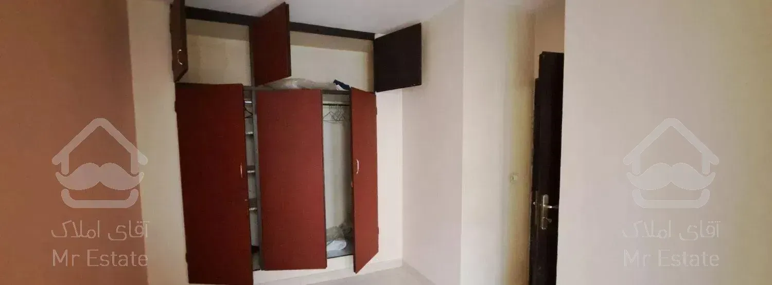 ۶۱ متری دو خواب/فول امکانات/خیابان نادری.فریمان