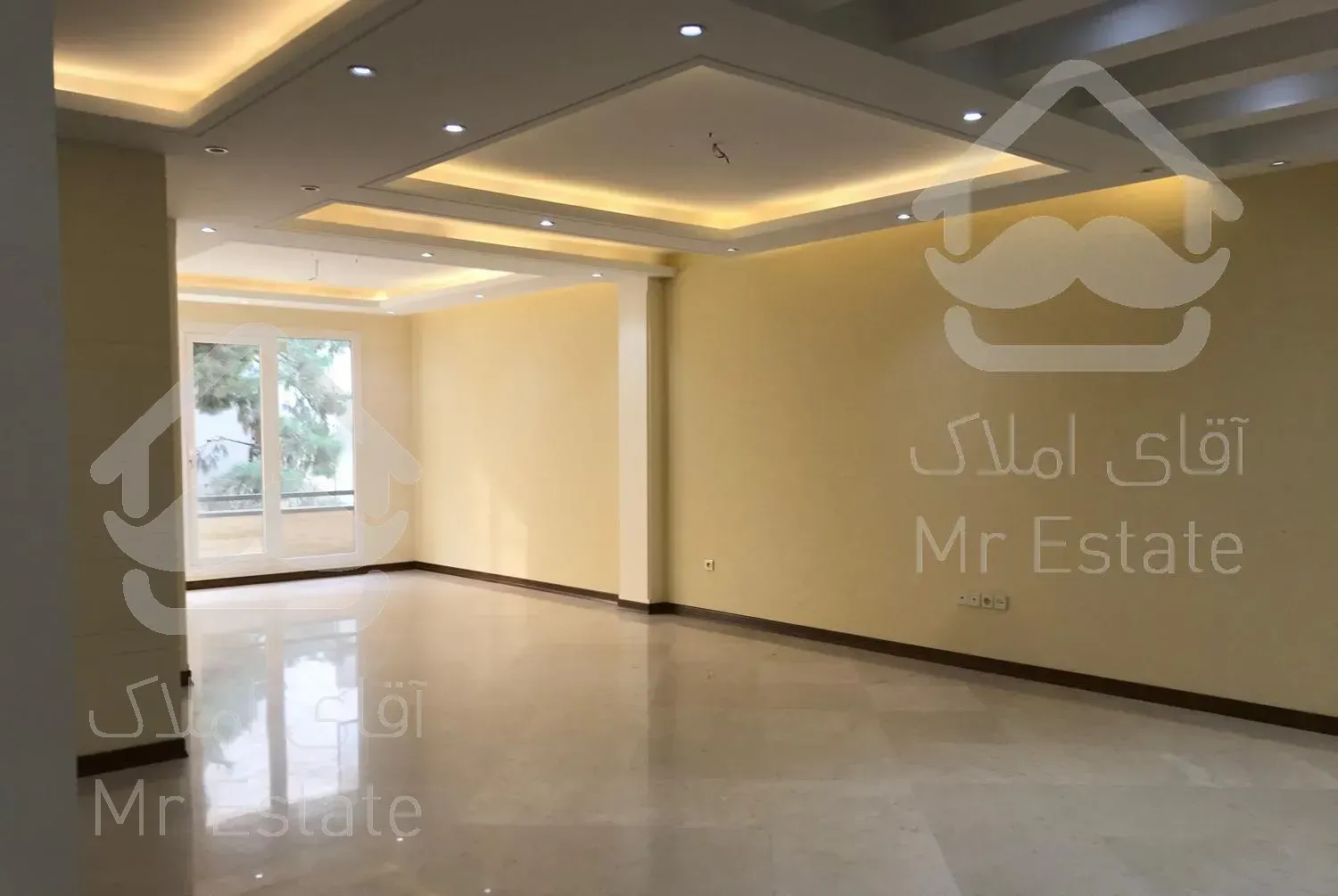 پاسداران ١٥٥مترشیک٣پارکینگ(زمرد)