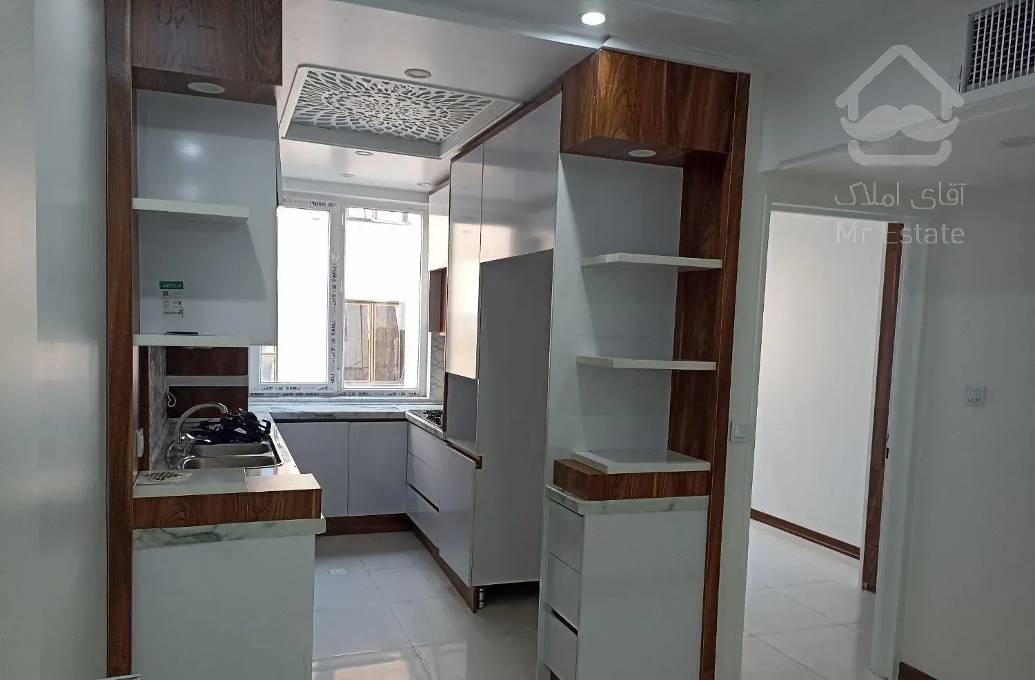 آپارتمان  نوساز خاوران خ میرزاده ک ملایری