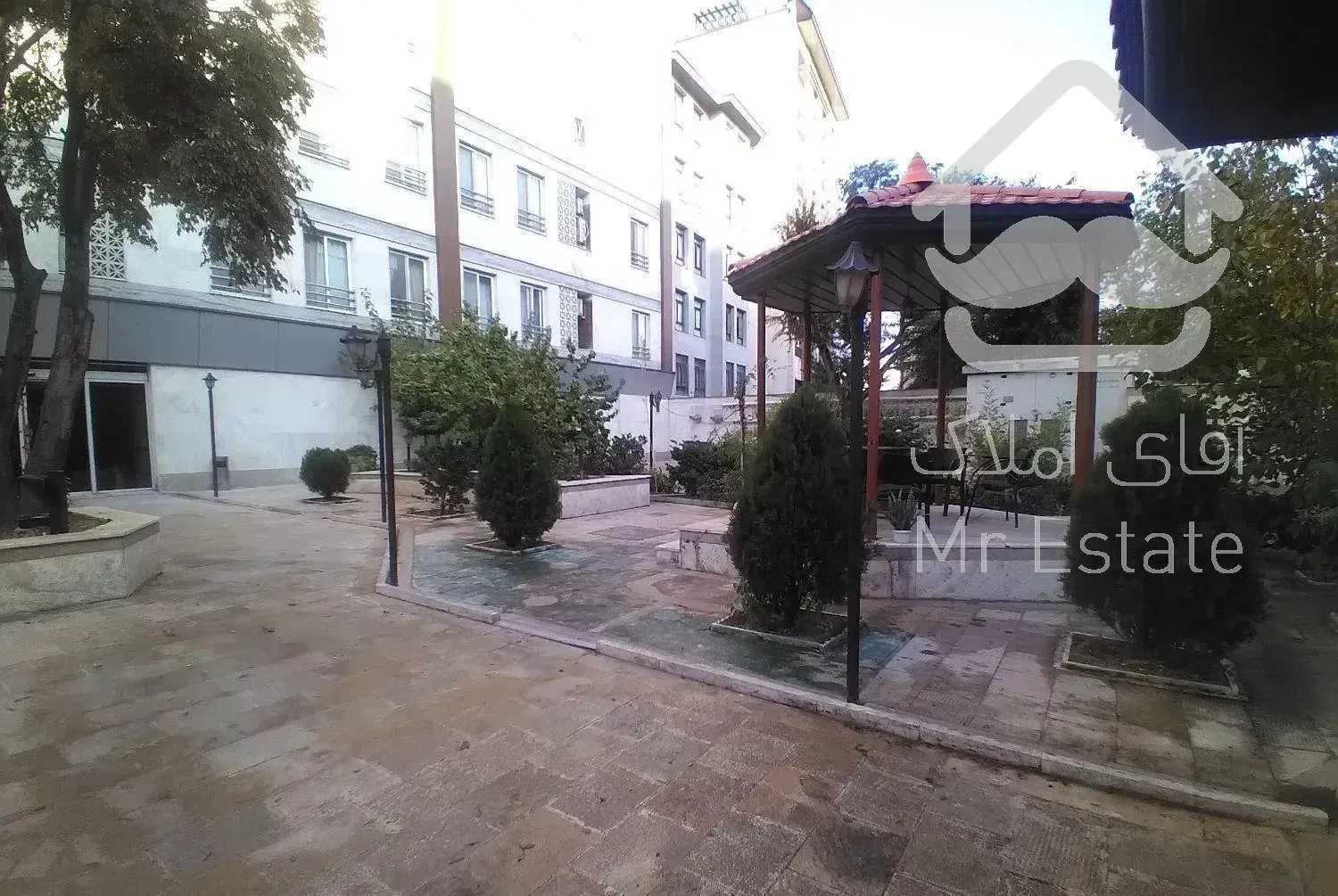 85 متر نوبنیاد / ورودی از لابی / حیاط مشجر