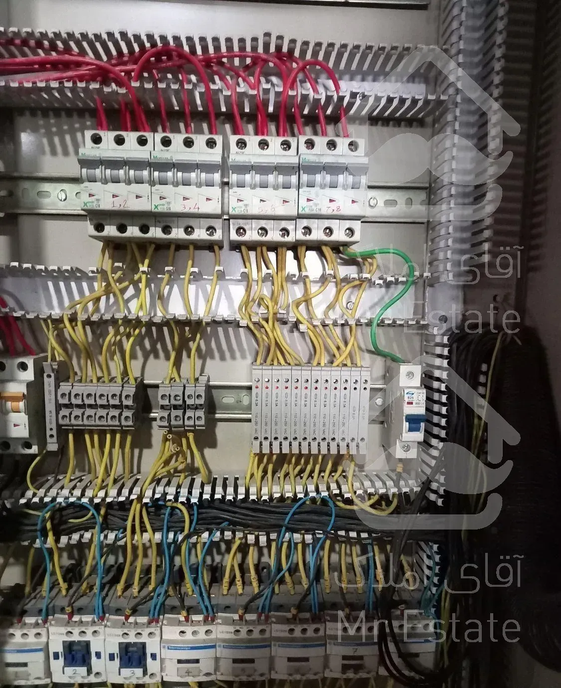 برقکارساختمان و دوربین مداربسته