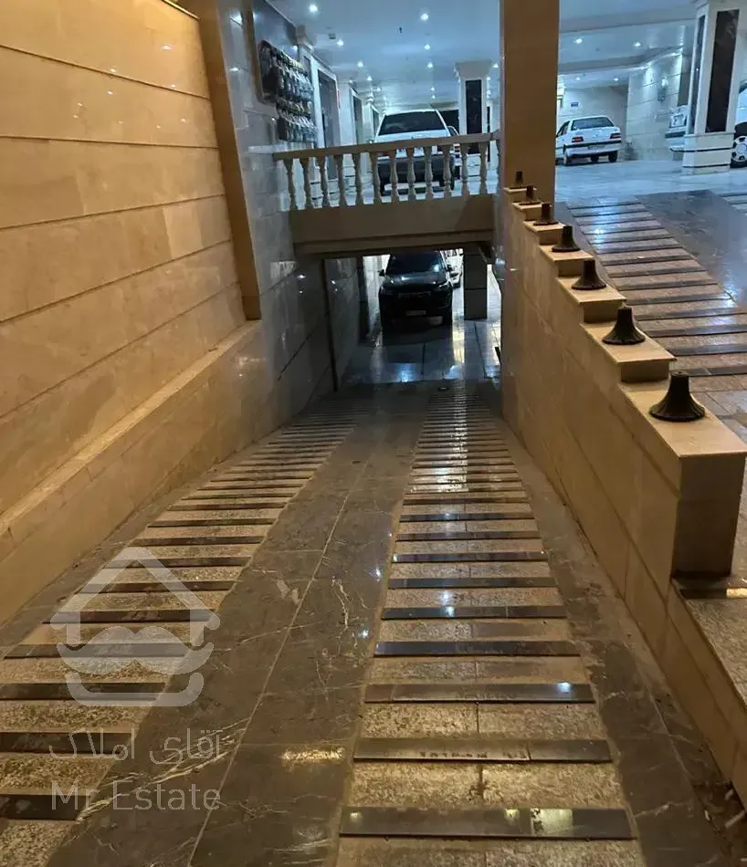 ۱۰۰ متری لوکس