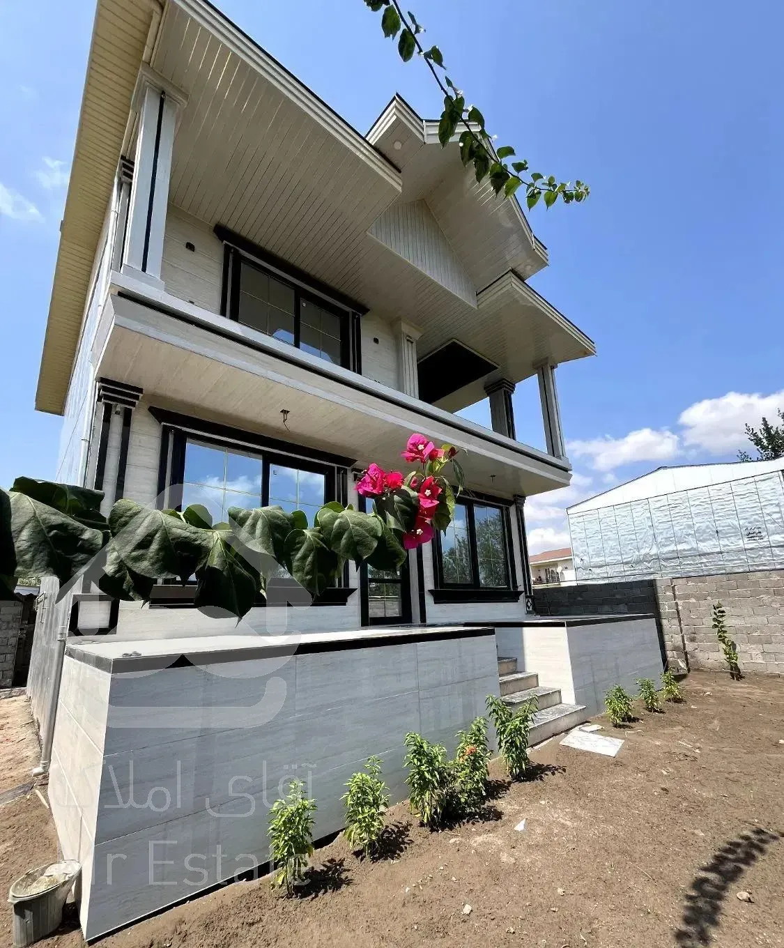 دوبلکس خوش لوکیشن در خیابان ساحلی برند/۳۰۰ مترزمین