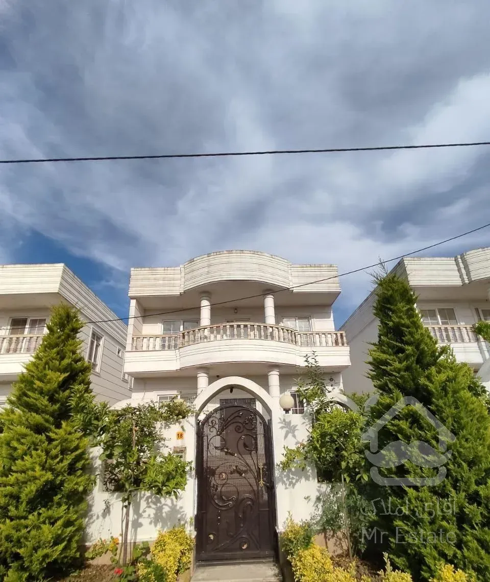 ویلاشهرکی 240 متری . کلاسیک نوساز/ قسمت مناسب