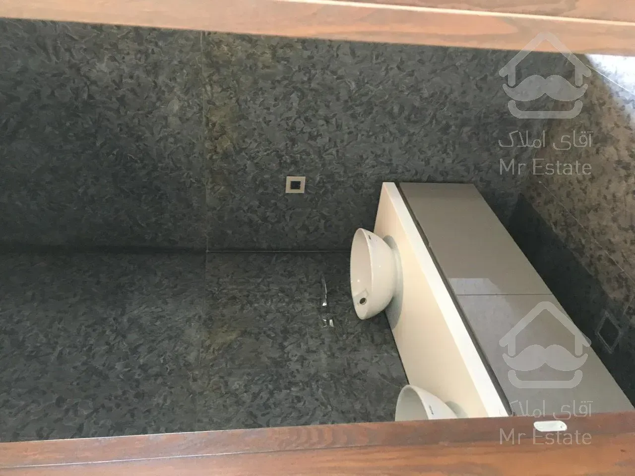 نیاوران، ۴۳۰ متر لوکس ترین سازه شمیران