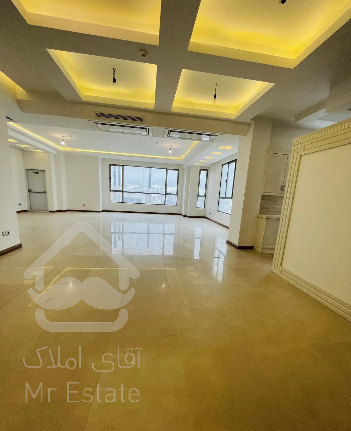 زعفرانیه ۳۰۰ متر با ۵۰ متر تراس