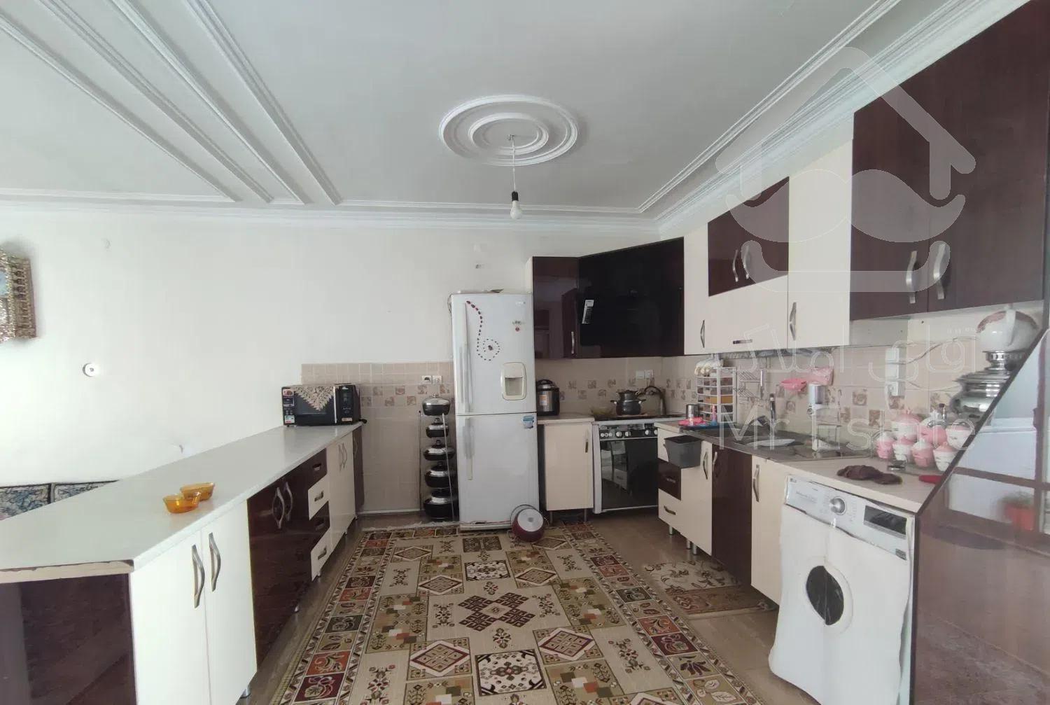 آپارتمان حیاط دار ۱۳۰ متر ۲۰ متری توحید