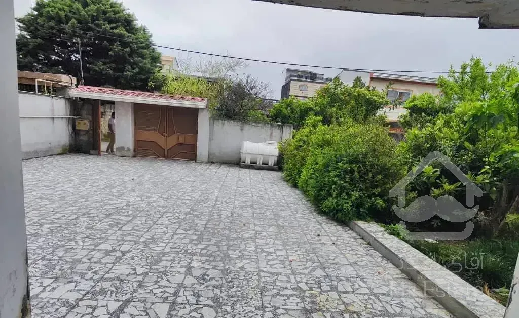 اپارتمان ۱۲۰متری مبله  با حیاط ۵۰۰متری