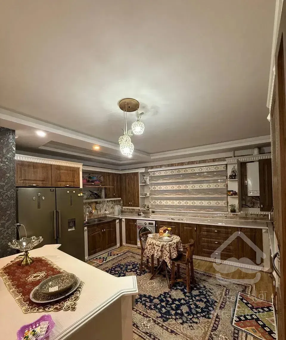 فروش/۱۰۱متری/طبقه اول/وام دار/در میدان بسیج