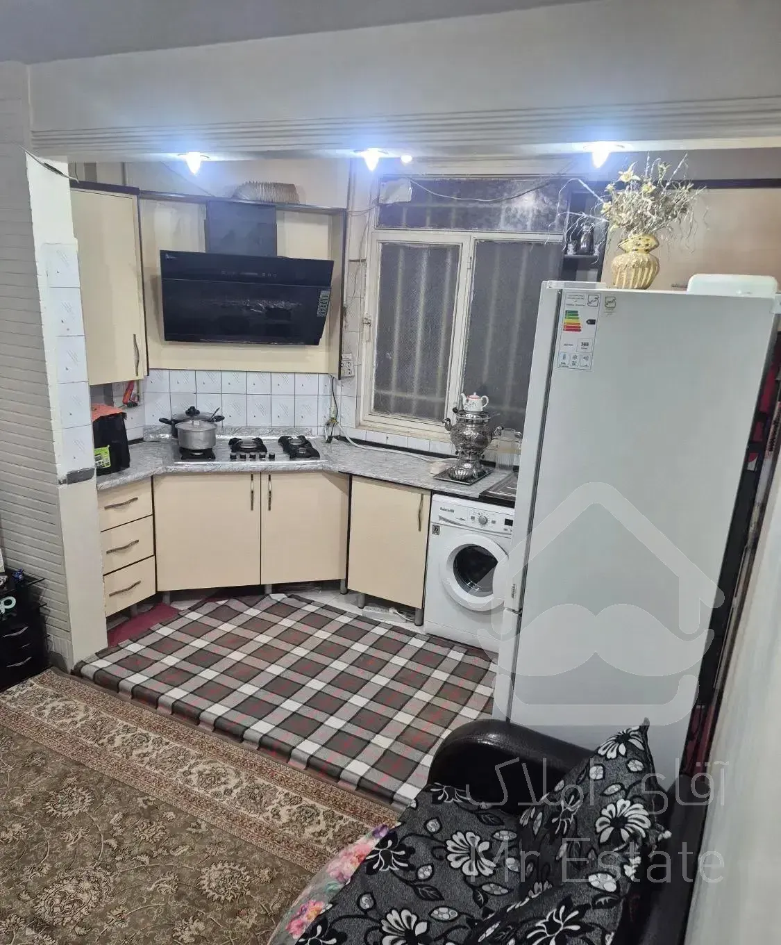 ۴۱ متر همکف بدون پله. ۲ دقیقه تا مترو . در خوش