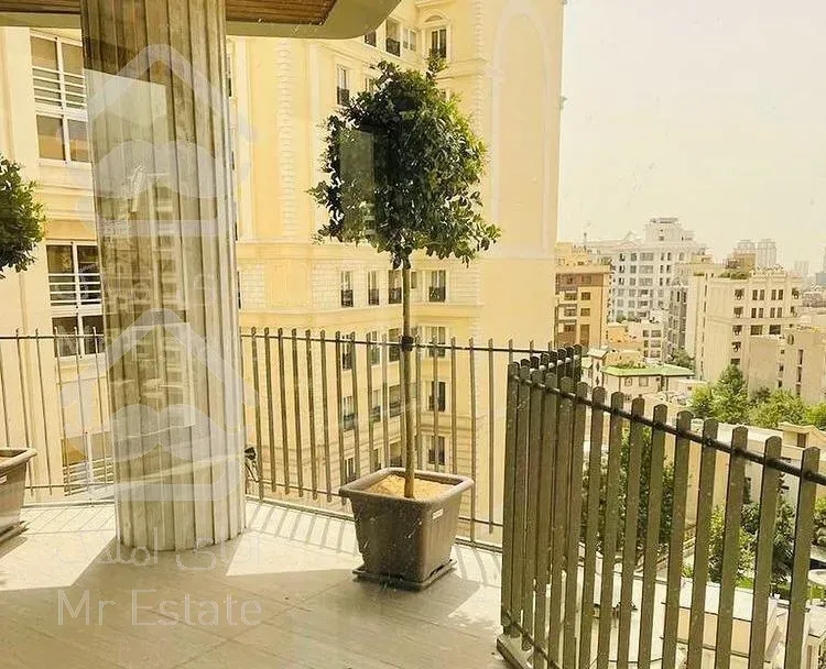 ۳۰۰ متر مدرن/ گلسنگ