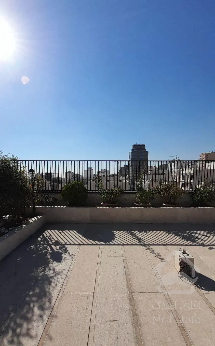 ۶۲۵ متر بنا در ۵ طبقه یکجا